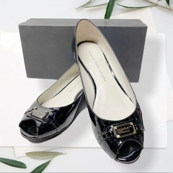 NWOT  Marc Jacobs black patent leather wedges 8 - Picture 4 of 10